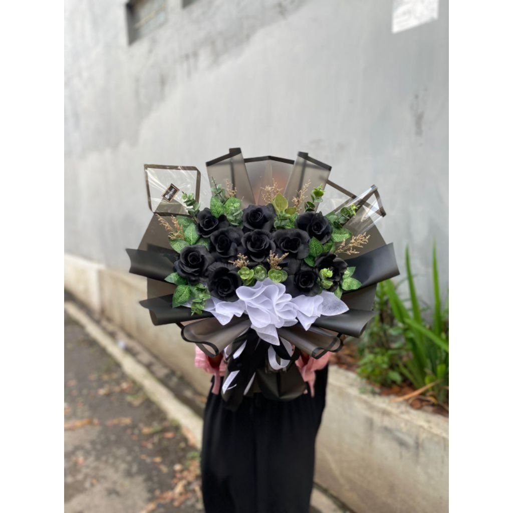Buket Bunga Hitam Series – Black Series Buket Spesial Untuk Cowok